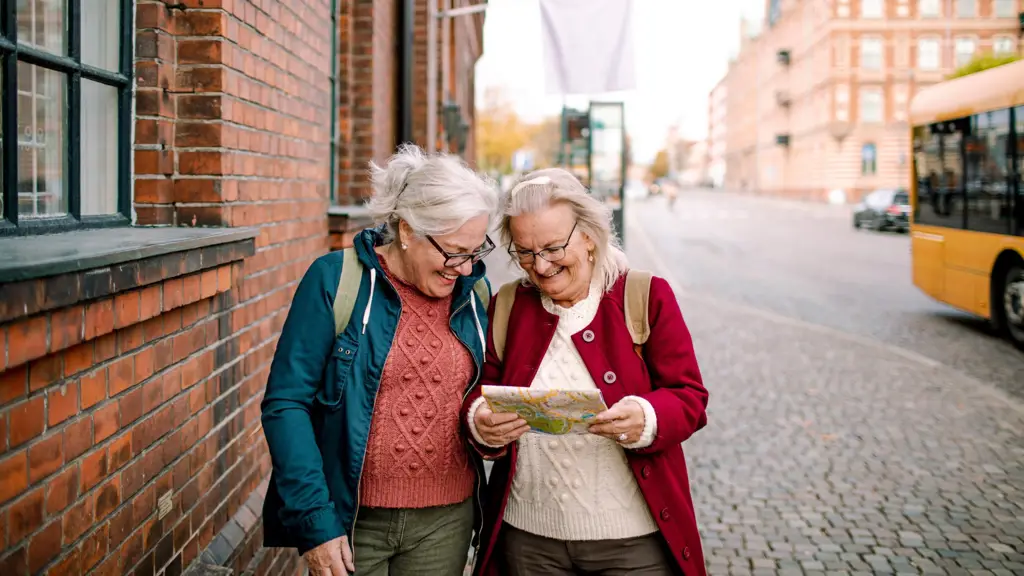 Two elderly ladies with CKD on a citybreak. Diaverum d.HOLIDAY Travel Guide 2026